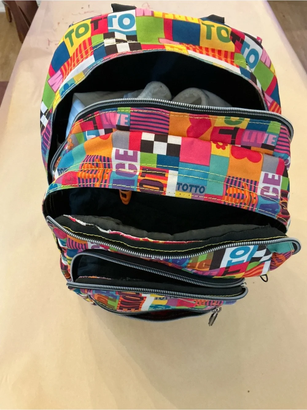 TOTTO Kids Multicolor Pattern Backpack like new